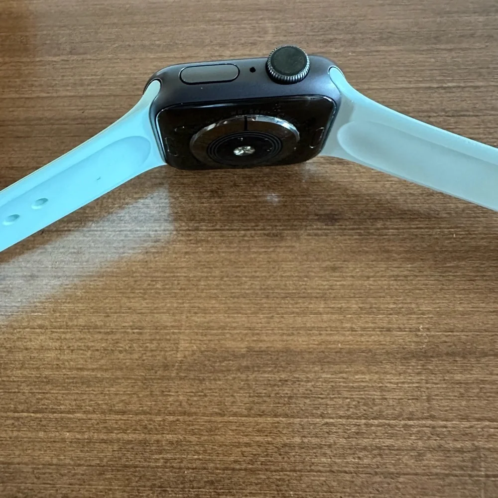 Apple Watch Series 5 Space Gray Aluminum Case 40mm